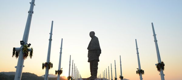 Soldiers stand guard at the statue of Sardar Vallabhbhai Patel, which was unveiled in Gujarat on October 31, 2018 - Sputnik International