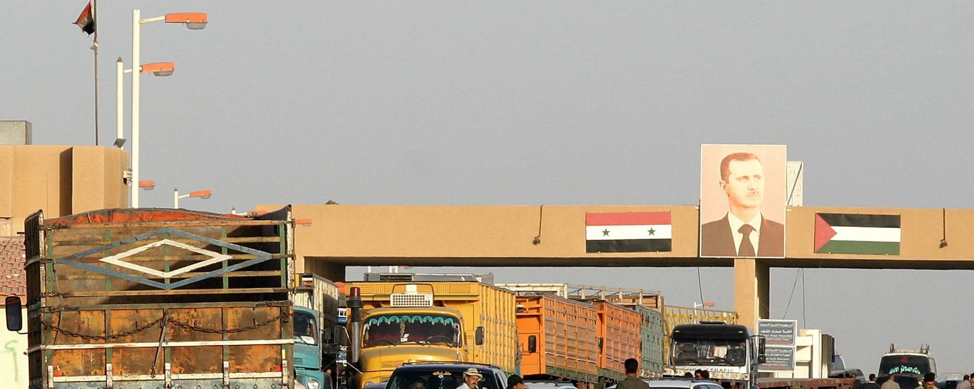 Cars wait at a checkpoint at the Syrian-Iraqi border, 270kms north-east of Damascus (File) Cars wait at a checkpoint at the Syrian-Iraqi border, 270kms north-east of Damascus (File) - Sputnik International, 1920, 23.11.2022