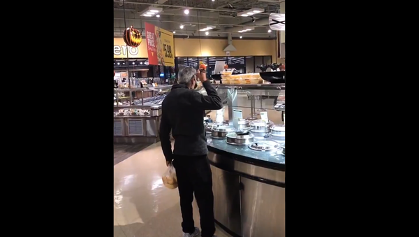 No Soup For You!: US Man Nonchalantly Sips Soup From Store’s Hot Bar - Sputnik International