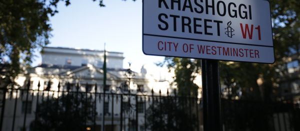'Khashoggi Street' sign outside Saudi Arabia embassy in London - Sputnik International