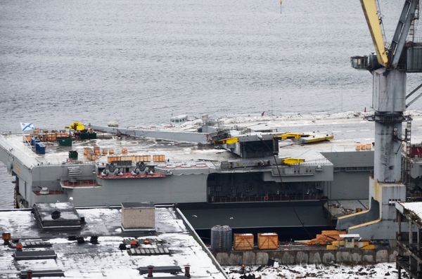The cruiser Admiral Kuznetsov at ship repair plant - Sputnik International