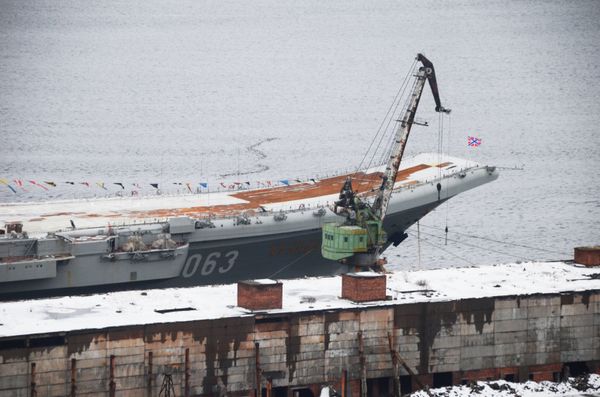 The cruiser Admiral Kuznetsov at ship repair plant - Sputnik International