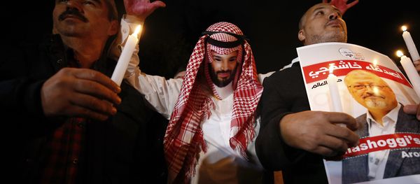 An activist, wearing a mask depicting Saudi Crown Prince Mohammed bin Salman, holds up his hands, painted with fake blood as he protests the killing of Saudi journalist Jamal Khashoggi, during a candlelight vigil outside Saudi Arabia's consulate in Istanbul, Thursday, Oct. 25, 2018 - Sputnik International