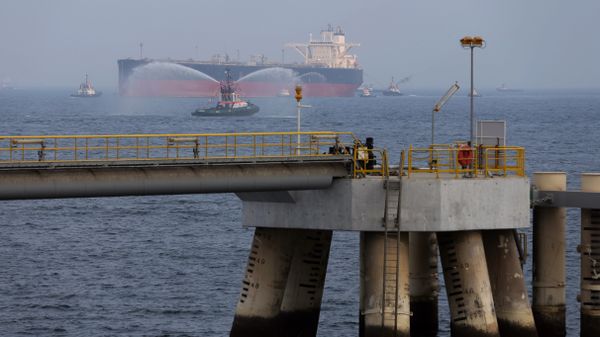 An oil tanker approaches a new jetty during the launch of the new $650 million oil facility in Fujairah, United Arab Emirates - Sputnik International