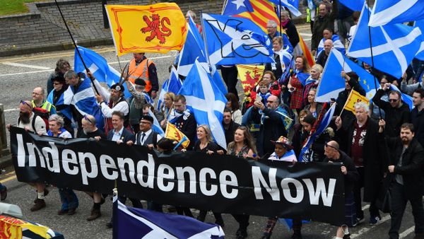 Thousands of demonstrators carry Saltire flags, the national flag of Scotland, as they march in support of Scottish independence through the streets of Glasgow, on May 5, 2018 Thousands of demonstrators carry Saltire flags, the national flag of Scotland, as they march in support of Scottish independence through the streets of Glasgow, on May 5, 2018 - Sputnik International