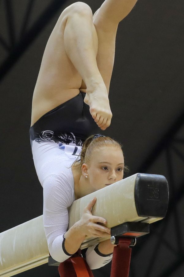 Grace & Poise: Female Athletes Stun World Artistic Gymnastics Championships - Sputnik International