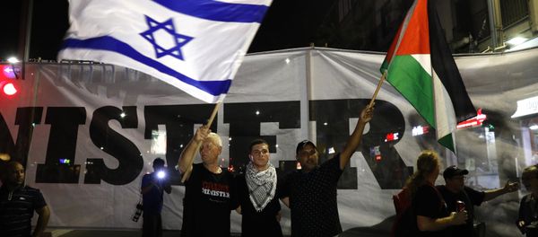 Arab Israelis and their supporters carry a Palestinian (R) and an Israeli flag during a demonstration - Sputnik International