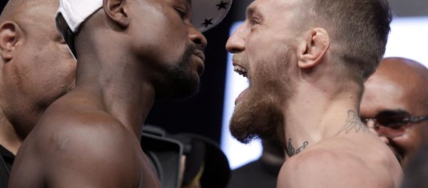 Boxer Floyd Mayweather Jr. (L) and MMA figher Connor Mcgregor pose during their weigh- in on August 25, 2017, in Las Vegas, Nevada - Sputnik International