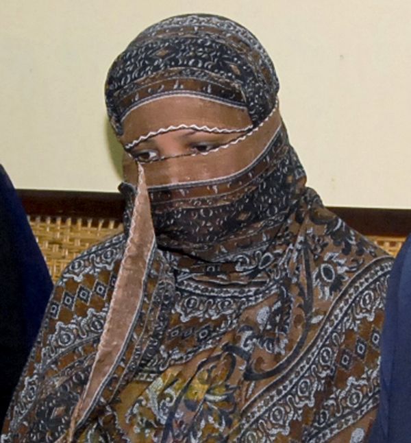 FILE - In this Nov. 20, 2010, file photo, Asia Bibi, a Pakistani Christian woman, listens to officials at a prison in Sheikhupura near Lahore, Pakistan FILE - In this Nov. 20, 2010, file photo, Asia Bibi, a Pakistani Christian woman, listens to officials at a prison in Sheikhupura near Lahore, Pakistan - Sputnik International