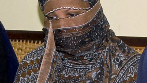 FILE - In this Nov. 20, 2010, file photo, Asia Bibi, a Pakistani Christian woman, listens to officials at a prison in Sheikhupura near Lahore, Pakistan - Sputnik International