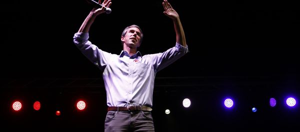 Democratic Texas U.S. Senate candidate Rep. Beto O'Rourke gestures as he concedes to Senator Ted Cruz at his midterm election night party in El Paso, Texas, U.S., November 6, 2018 - Sputnik International