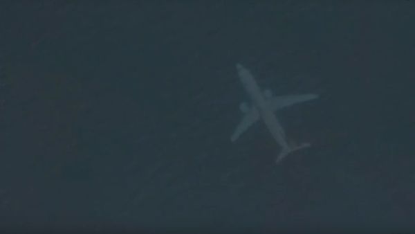 Google Earth appears to show plane submerged off the Scottish coast Google Earth appears to show plane submerged off the Scottish coast - Sputnik International