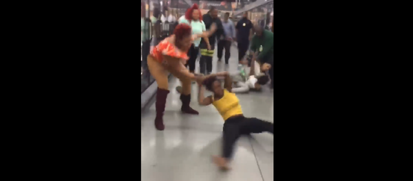Brawl breaks out a Walmart location in Norfolk, Virginia - Sputnik International