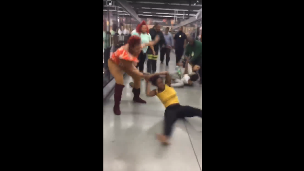 Brawl breaks out a Walmart location in Norfolk, Virginia Brawl breaks out a Walmart location in Norfolk, Virginia - Sputnik International