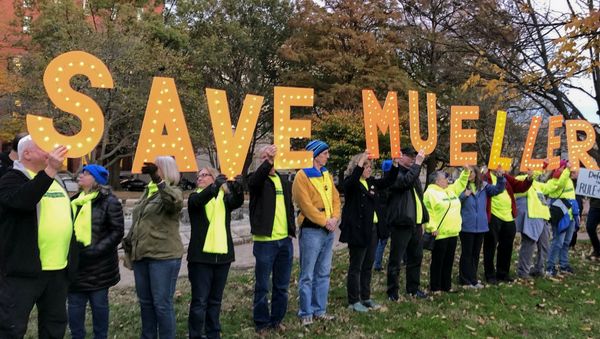 Protesters near the White House hold letters spelling Save Mueller after President Trump replaced Attorney General Jeff Sessions with Mathew Whitaker, who has expressed hostility to the Russia probe. - Sputnik International