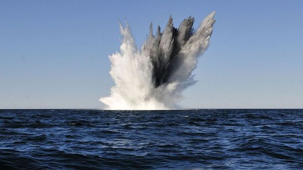 Explosion of mine in the sea - Sputnik International