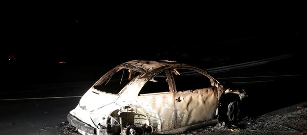 An abandoned vehicle is seen on a road during California Wildfire. An abandoned vehicle is seen on a road during California Wildfire. - Sputnik International