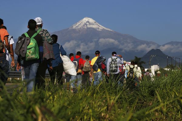 Central American migrants begin their morning trek as part of a thousands-strong caravan hoping to reach the U.S. border, as they face the Pico de Orizaba volcano upon departure from Cordoba, Veracruz state, Mexico, Monday, Nov. 5, 2018. A big group of Central Americans pushed on toward Mexico City from a coastal state Monday, planning to exit a part of the country that has long been treacherous for migrants seeking to get to the United States. Central American migrants begin their morning trek as part of a thousands-strong caravan hoping to reach the U.S. border, as they face the Pico de Orizaba volcano upon departure from Cordoba, Veracruz state, Mexico, Monday, Nov. 5, 2018. A big group of Central Americans pushed on toward Mexico City from a coastal state Monday, planning to exit a part of the country that has long been treacherous for migrants seeking to get to the United States. - Sputnik International