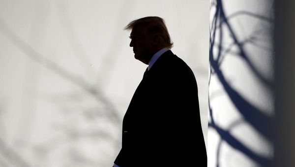 U.S. President Donald Trump walks through the Colonnade to the Oval Office after returning to the White House in Washington - Sputnik International