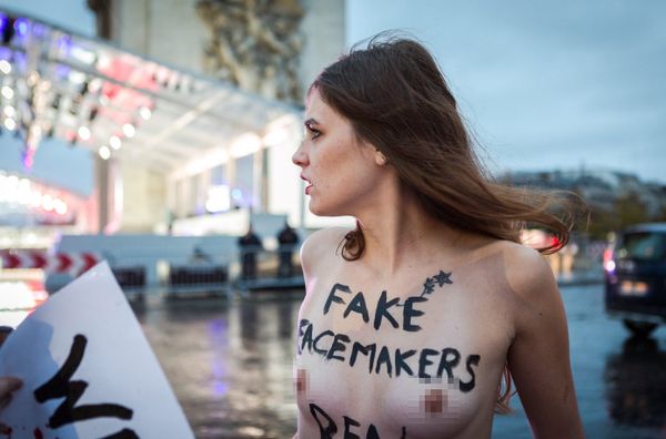Femen activists protest against war criminals in Paris, France Femen activists protest against war criminals in Paris, France - Sputnik International