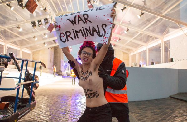 Femen activists protest against war criminals in Paris, France Femen activists protest against war criminals in Paris, France - Sputnik International