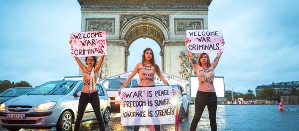Femen activists protest against war criminals in Paris, France - Sputnik International