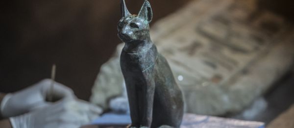 Bronze Ancient Egyptian Sitting Cat Statue Bronze Ancient Egyptian Sitting Cat Statue - Sputnik International