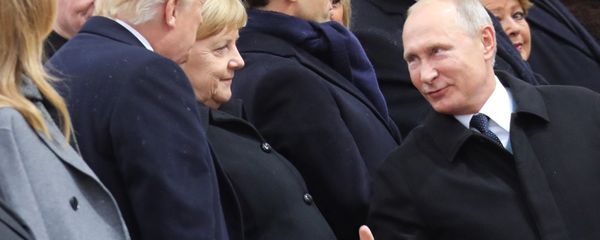 Russian President Vladimir Putin talks with German Chancellor Angela Merkel and US President Donald Trump as they attend a ceremony at the Arc de Triomphe in Paris, as part of commemorations marking the 100th anniversary of the 11 November 1918 armistice, ending World War I, Sunday, Nov. 11, 2018. - Sputnik International