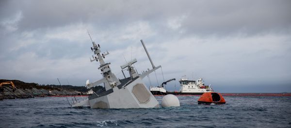 A shipwrecked Norwegian navy frigate KNM Helge Ingstad is seen in this Norwegian Coastal Administration handout picture in Oygarden, Norway, November 13, 2018 A shipwrecked Norwegian navy frigate KNM Helge Ingstad is seen in this Norwegian Coastal Administration handout picture in Oygarden, Norway, November 13, 2018 - Sputnik International