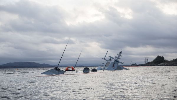 A shipwrecked Norwegian navy frigate KNM Helge Ingstad is seen in this Norwegian Coastal Administration handout picture in Oygarden, Norway, November 13, 2018 - Sputnik International