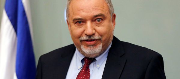 Israel's Defence Minister Avigdor Lieberman delivers a statement to the media following his party, Yisrael Beitenu, faction meeting at the Knesset, Israel's parliament, in Jerusalem November 14, 2018 - Sputnik International