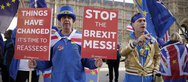 Anti-Brexit demonstrators protest outside Parliament as British PM Theresa May was attending Prime Minister's questions in London, Wednesday, Nov. 14, 2018 Anti-Brexit demonstrators protest outside Parliament as British PM Theresa May was attending Prime Minister's questions in London, Wednesday, Nov. 14, 2018 - Sputnik International