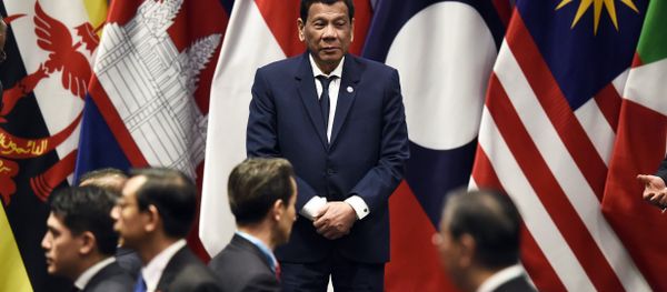 Philippine President Rodrigo Duterte waits on stage to pose with other leaders for a group photo before the start of the ASEAN-Plus Three (APT) summit on the sidelines of the 33rd Association of Southeast Asian Nations (ASEAN) summit in Singapore on November 15, 2018 - Sputnik International