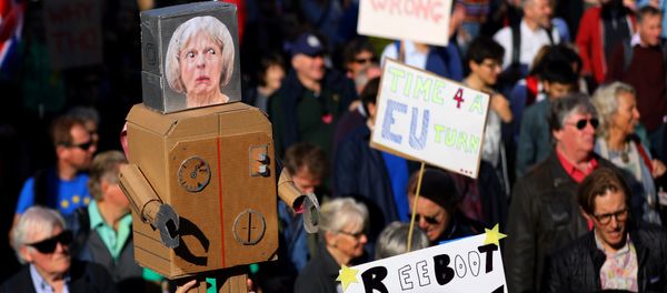 Protesters participating in an anti-Brexit demonstration march through central London, Britain October 20, 2018 - Sputnik International