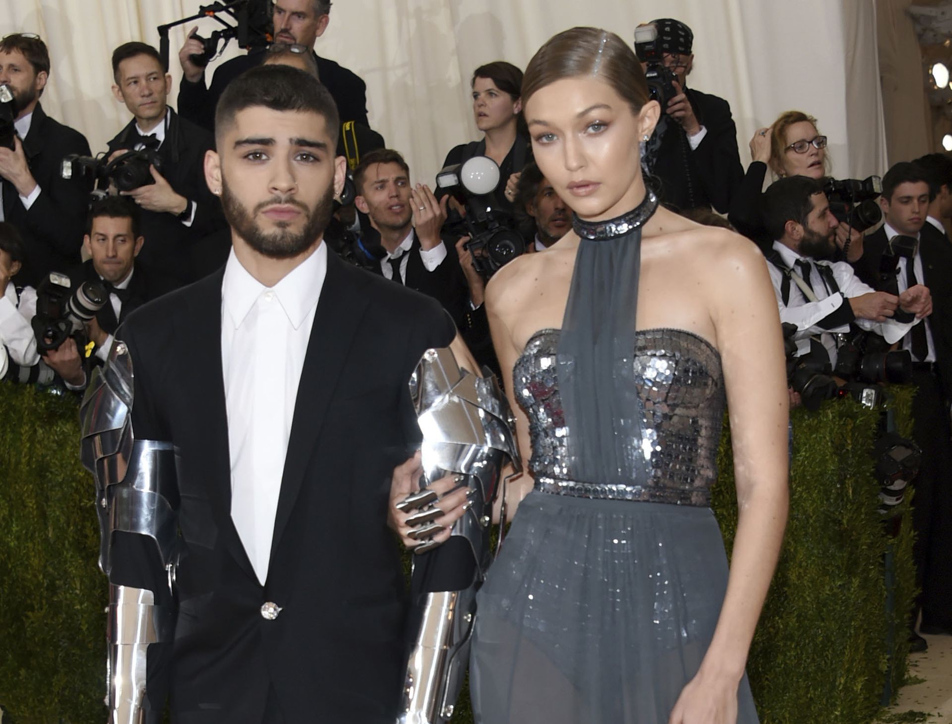 In this May 2, 2016 file photo, Zayn Malik, left, and Gigi Hadid arrive at The Metropolitan Museum of Art Costume Institute Benefit Gala in New York.  - Sputnik International, 1920, 29.10.2021