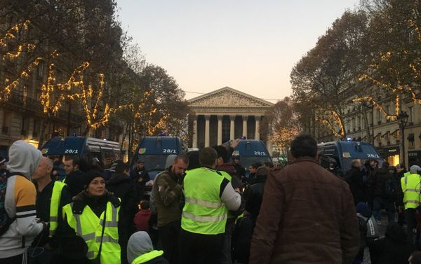 'Yellow vest' protests against high fuel prices in Paris 'Yellow vest' protests against high fuel prices in Paris - Sputnik International