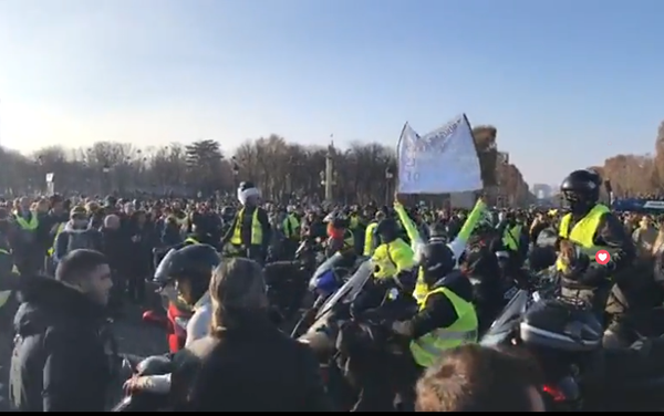 'Yellow vest' protests against high fuel prices in Paris 'Yellow vest' protests against high fuel prices in Paris - Sputnik International
