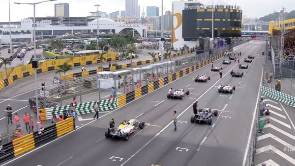 Macau Grand Prix Halted After Horrific Crash, 6 Injured - Sputnik International