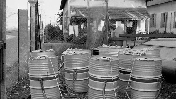 Ten tightly sealed drums filled with radioactive waste - Sputnik International