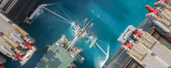 Drone footage of the backside of the Pioneering Spirit vessel Drone footage of the backside of the Pioneering Spirit vessel - Sputnik International