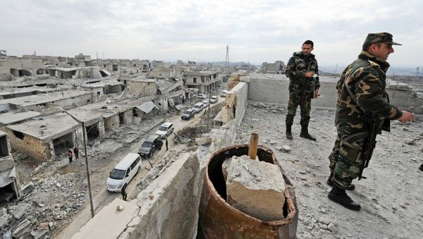 Forces loyal to Syria's President Bashar al-Assad stand atop of a building in the government held Sheikh Saeed district of Aleppo, during a media tour, Syria - Sputnik International