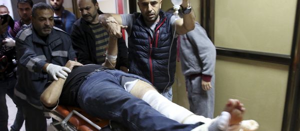 AP photographer Rashed Rashid rushed into the hospital by his colleagues after he was shot in the leg by an Israeli military sniper while filming a protest in Gaza. - Sputnik International
