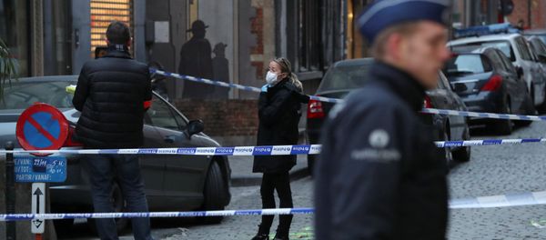 Police keep watch outside the police headquarters after a policeman was stabbed in Brussels, Belgium November 20, 2018 - Sputnik International