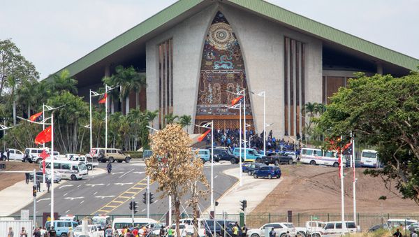 Papua New Guinea police and soldiers (C) are pictured outside the front of the country's parliament in Port Moresby on November 20, 2018 Papua New Guinea police and soldiers (C) are pictured outside the front of the country's parliament in Port Moresby on November 20, 2018 - Sputnik International
