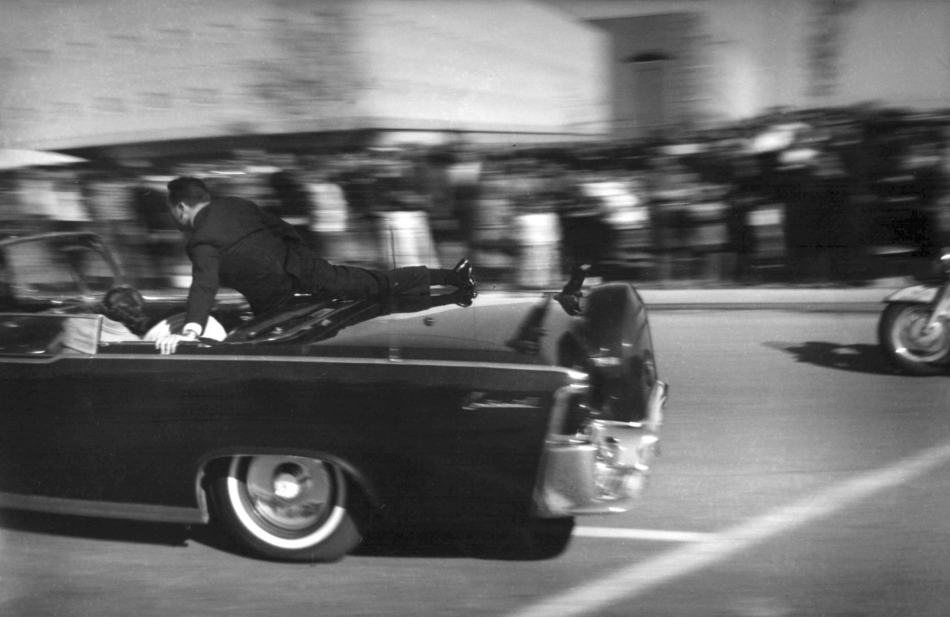 FILE - In this Nov. 22, 1963 file photo, the limousine carrying mortally wounded President John F. Kennedy races toward the hospital seconds after he was shot in Dallas. Secret Service agent Clinton Hill is riding on the back of the car, Nellie Connally, wife of Texas Gov. John Connally, bends over her wounded husband, and first lady Jacqueline Kennedy leans over the president. The National Archives has until Oct. 26, 2017, to disclose the remaining files related to Kennedy's assassination, unless President Donald Trump intervenes. FILE - In this Nov. 22, 1963 file photo, the limousine carrying mortally wounded President John F. Kennedy races toward the hospital seconds after he was shot in Dallas. Secret Service agent Clinton Hill is riding on the back of the car, Nellie Connally, wife of Texas Gov. John Connally, bends over her wounded husband, and first lady Jacqueline Kennedy leans over the president. The National Archives has until Oct. 26, 2017, to disclose the remaining files related to Kennedy's assassination, unless President Donald Trump intervenes. - Sputnik International, 1920, 12.09.2023