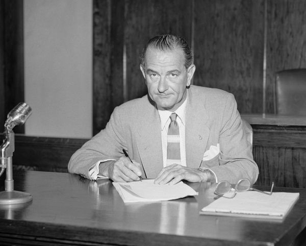 Sen. Lyndon B. Johnson, Blanco County Democratic chairman, signs the minutes of the county convention on May 8, 1956 at Johnson City, Tex. - Sputnik International
