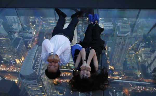 Tourists pose for photos lying down on the new glass deck of the King Power Mahanakhon building Bangkok Tourists pose for photos lying down on the new glass deck of the King Power Mahanakhon building Bangkok - Sputnik International
