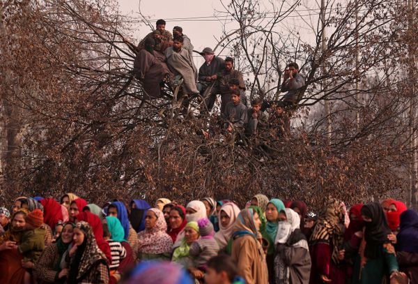 People attend the funeral prayers of Yawar Ahmad People attend the funeral prayers of Yawar Ahmad - Sputnik International