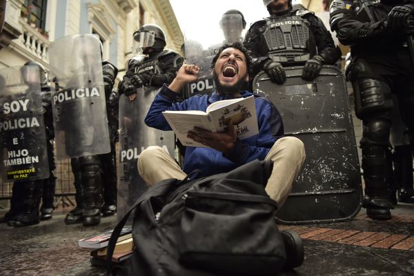 University students and education sector workers protest against a budget cut for education in downtown Quito University students and education sector workers protest against a budget cut for education in downtown Quito - Sputnik International