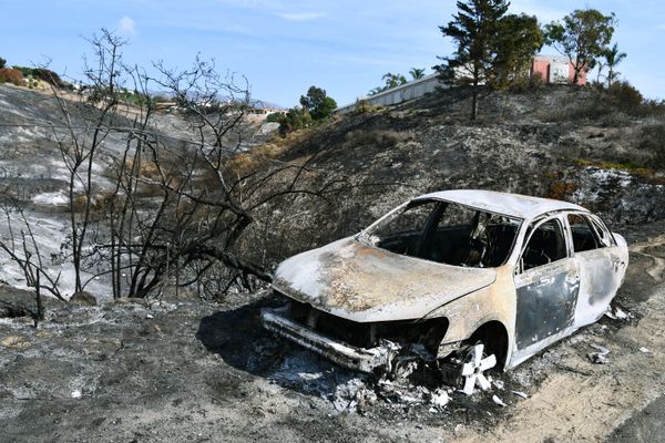 A car which failed to escape the wildfires around the affluent city of Malibu, California A car which failed to escape the wildfires around the affluent city of Malibu, California - Sputnik International